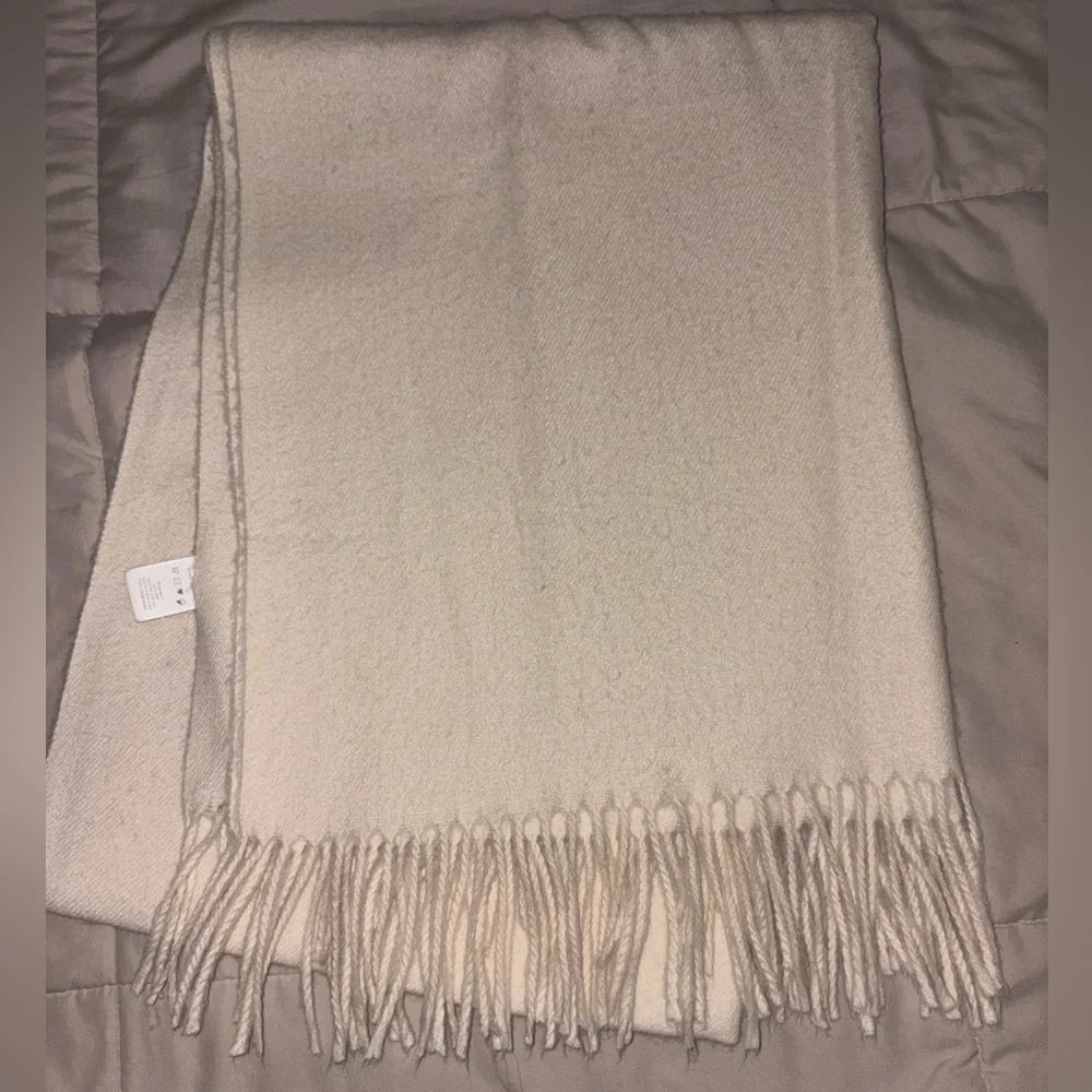 Scarf - Picture 1 of 4